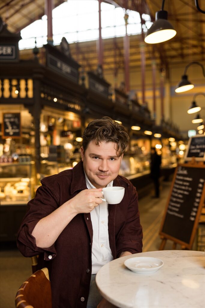 Bilden föreställer författaren till "Den Glömda Kokboken" Christoffer Holst